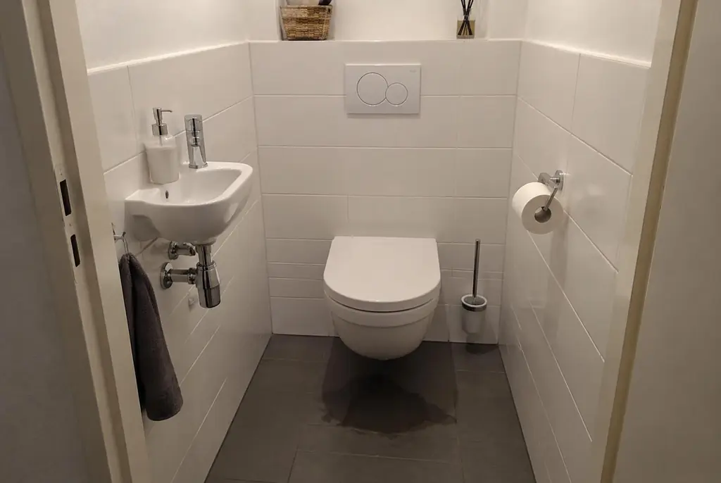 Lekdetectie Noordwijk – natte vloer bij een toilet